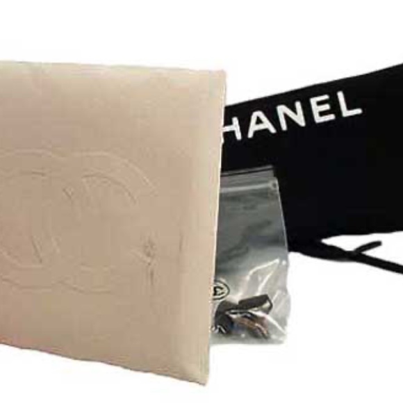 CHANEL PUMPS, Sz 7.5B, HEEL 3 ¼ inch, CHANEL NAME EMBOSSED ON HEEL BACKS, MADE - Picture 3 of 12